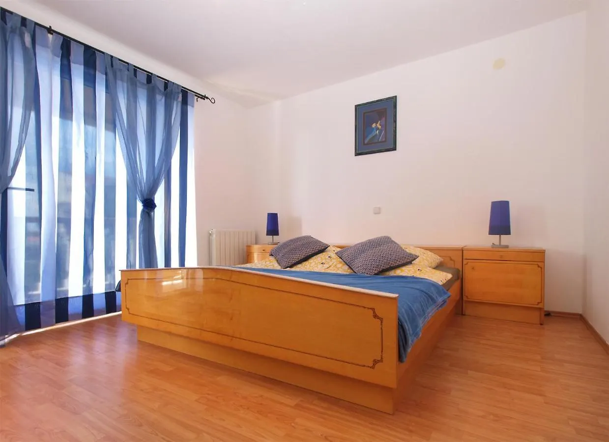 Apartments Katarina 2054 Banjole Croatie