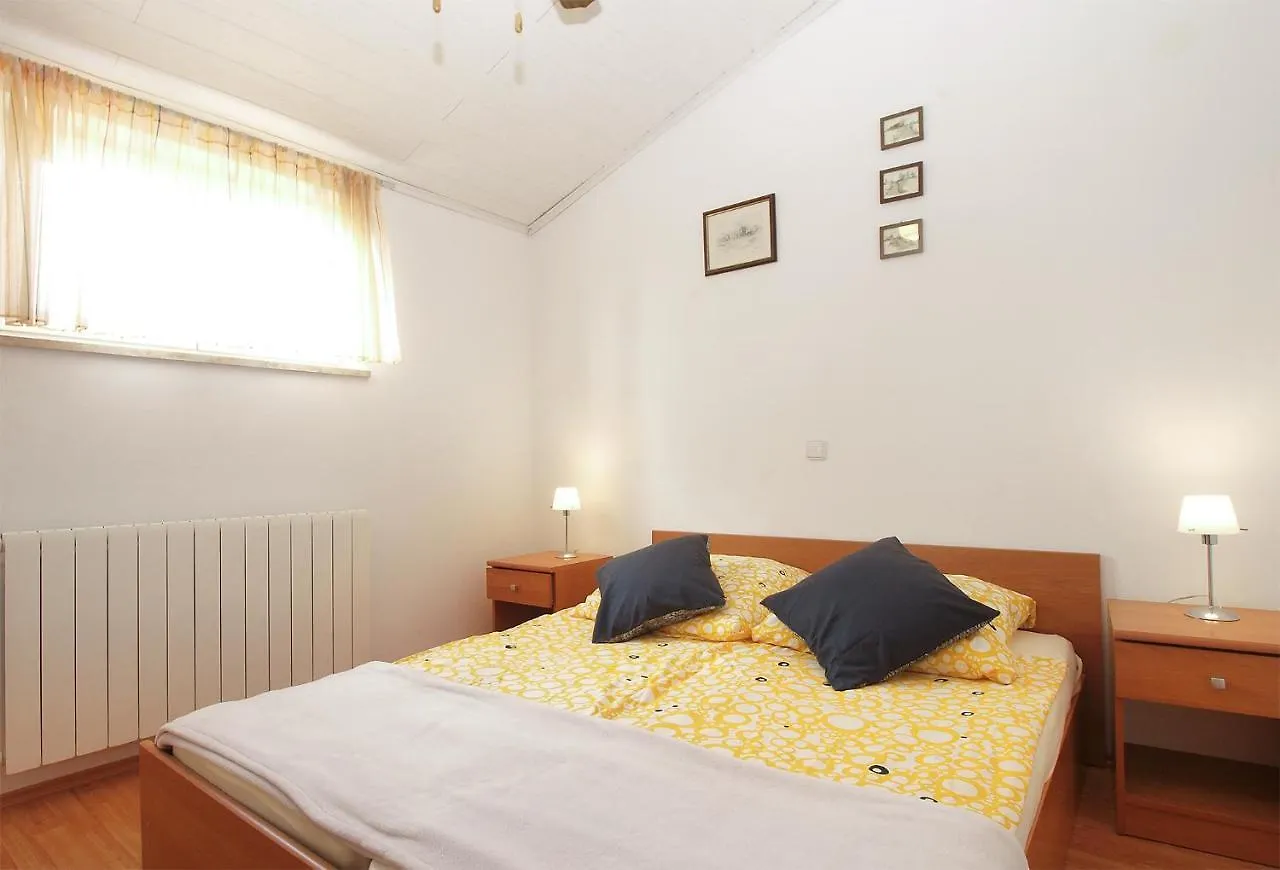 Apartments Katarina 2054 Banjole Croatie